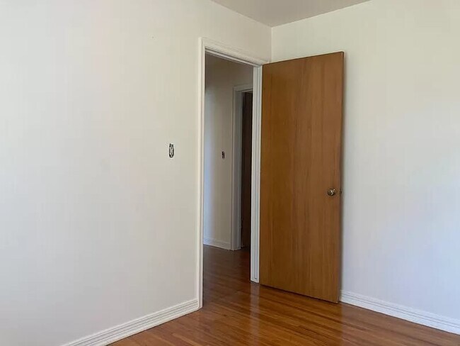 Foto del edificio - 796 Eastridge St E