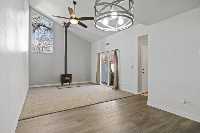 Foto del edificio - 60 Millpond Dr