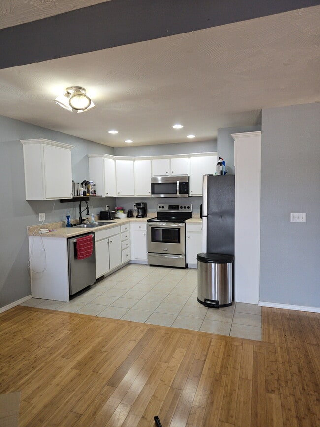 Building Photo - 120 Bailey Cir