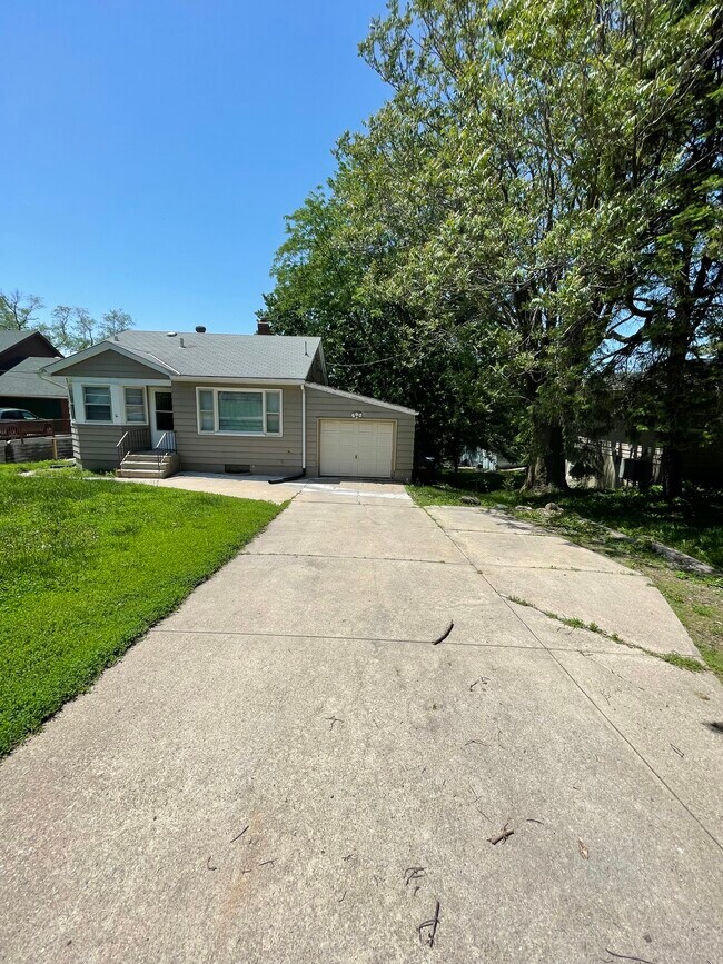 918 Bellevue Blvd N, Bellevue, NE 68005 House Rental in Bellevue, NE