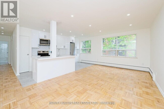 Photo du bâtiment - 1751 Victoria Park Ave