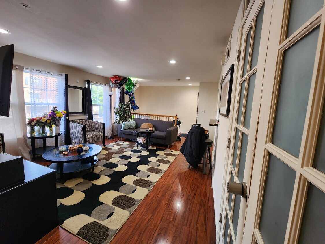 Foto principal - 67 Vaughan Dr