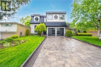 Building Photo - 527 Vyner Crescent