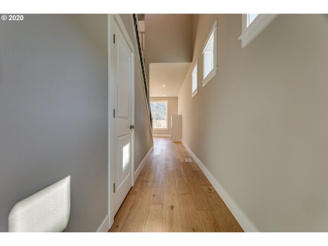Building Photo - 1044 SW Dottie Ct