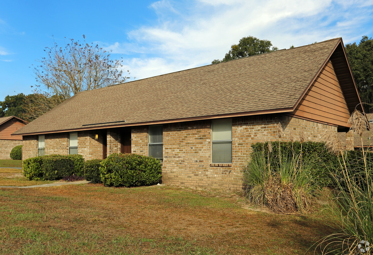 Primary Photo - Meadowfield Apartments