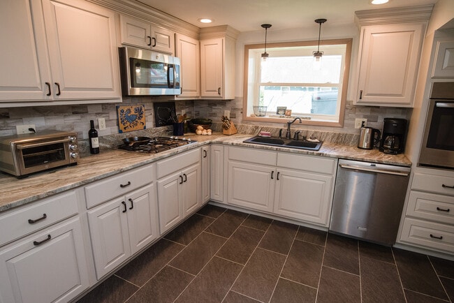 Beautiful and spacious renovated kitchen! - 5277 Main St