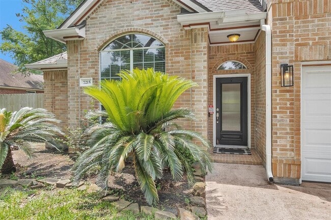 Foto del edificio - 7215 Wedgewood Dr