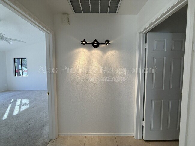 Building Photo - 10765 N 109th Pl