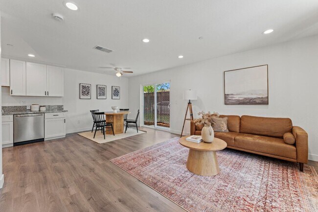 Foto del edificio - 4015-4017 Broadway