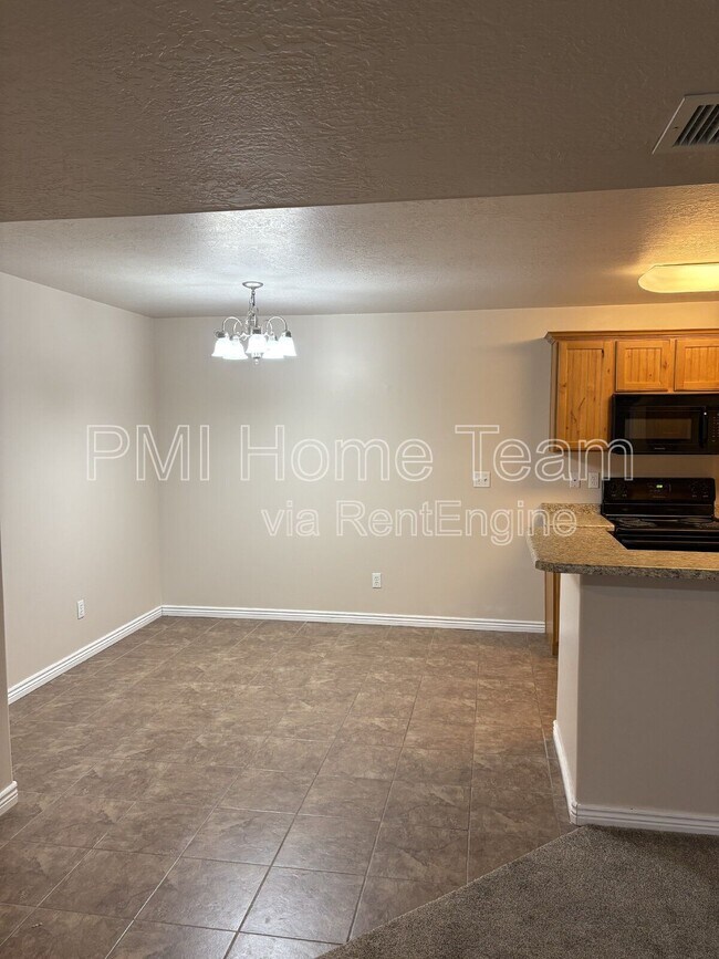 Foto del edificio - 2510 N Charleston Ave W