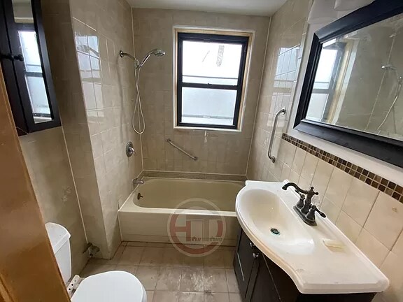 Foto del edificio - 1032 Rhinelander Ave