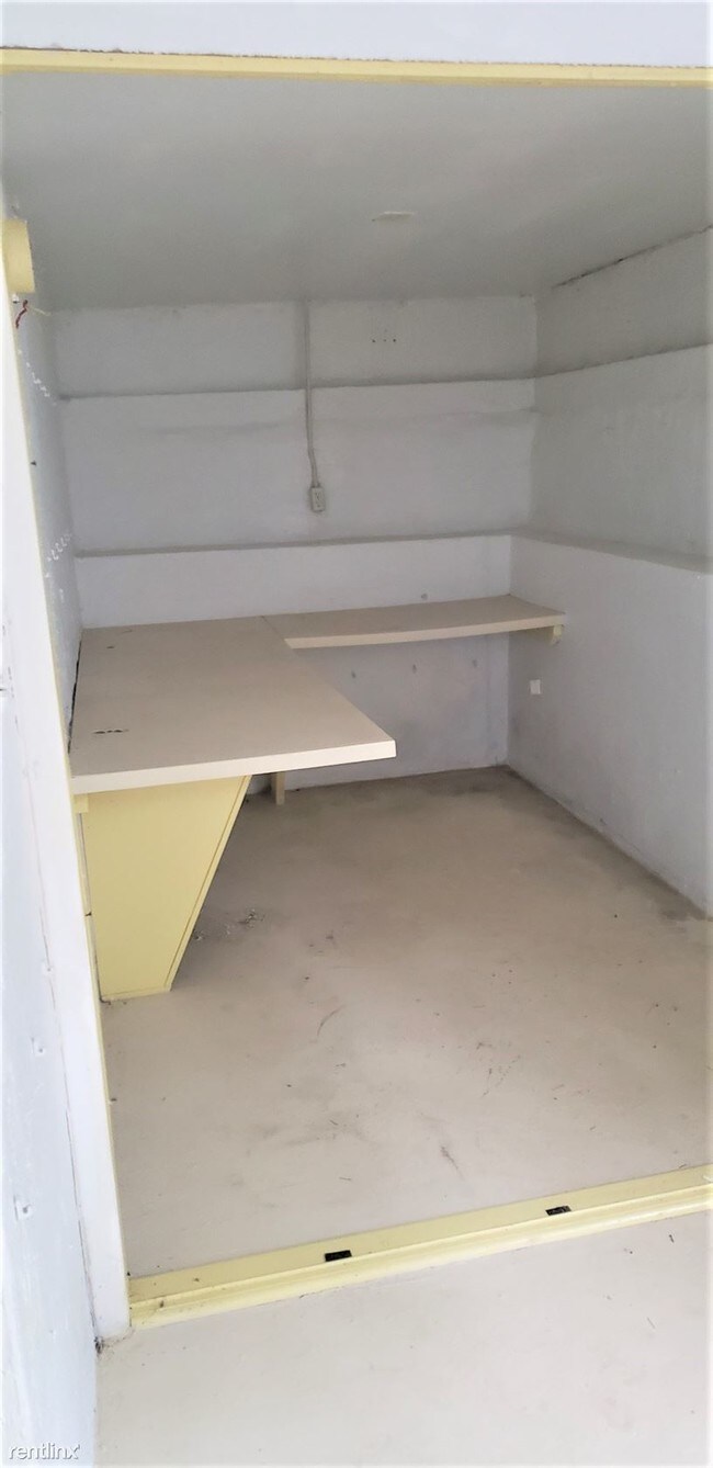 Building Photo - 2 br, 1 bath  - 916 W Michigan Ave
