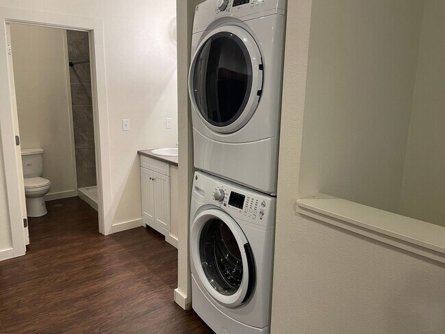 Foto del edificio - 320 S Asbury St