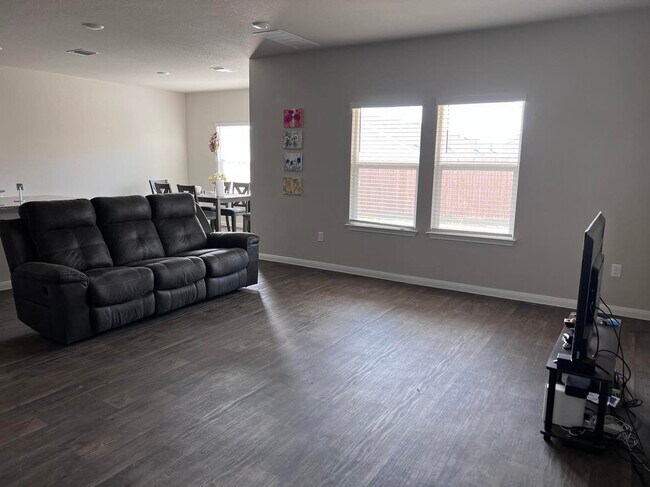 Foto del edificio - 14220 Boquist Dr