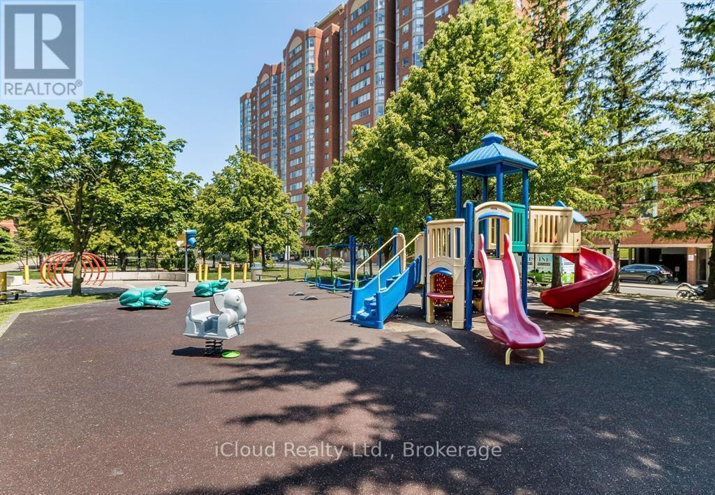 Photo du bâtiment - 2466 Eglinton Ave E