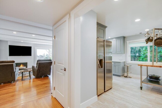 Building Photo - 10661 Porter Ln