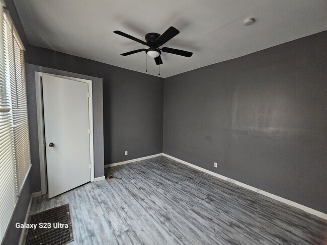 Building Photo - 5637 Wabada Ave