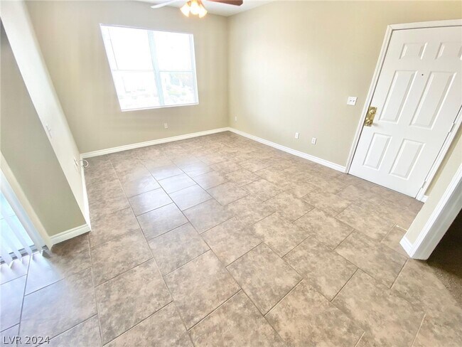 Building Photo - 6955 N Durango Dr