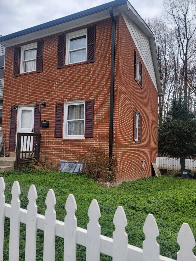 Parte delantera lateral - 14835 Anderson Ct