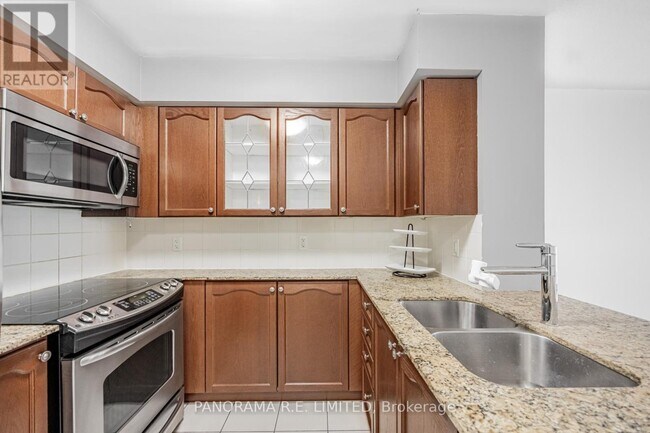 Photo du bâtiment - 205-1205 Sherway Gardens Rd