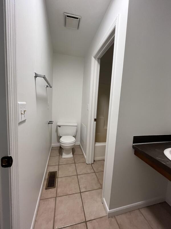 Building Photo - 16950 Woodland Dr