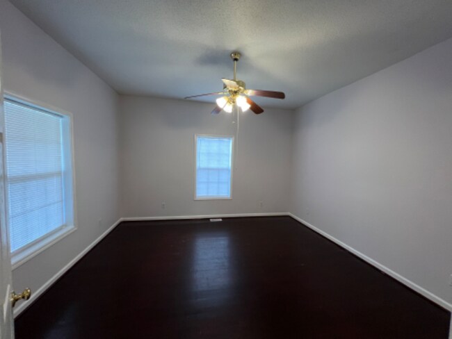 Building Photo - 709 Rauhut St
