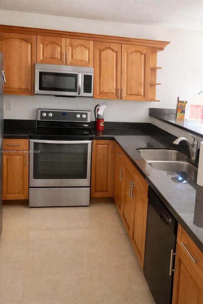 Foto del edificio - 318 NE 166th St