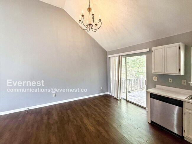 Foto del edificio - 6927 Brittany Ln