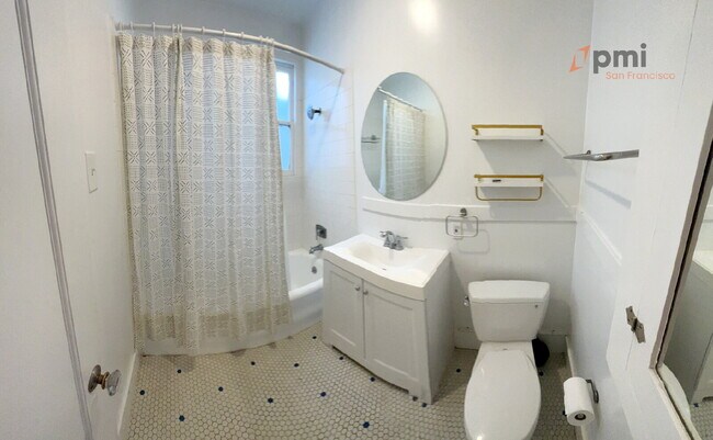 Foto del edificio - Charming 2br, 1ba Apartment in Lower Pacific Heights w/ Downtown Views