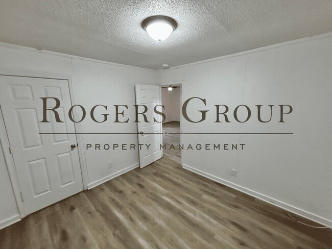 Building Photo - #450 - 988-990 Hughes St Duplex
