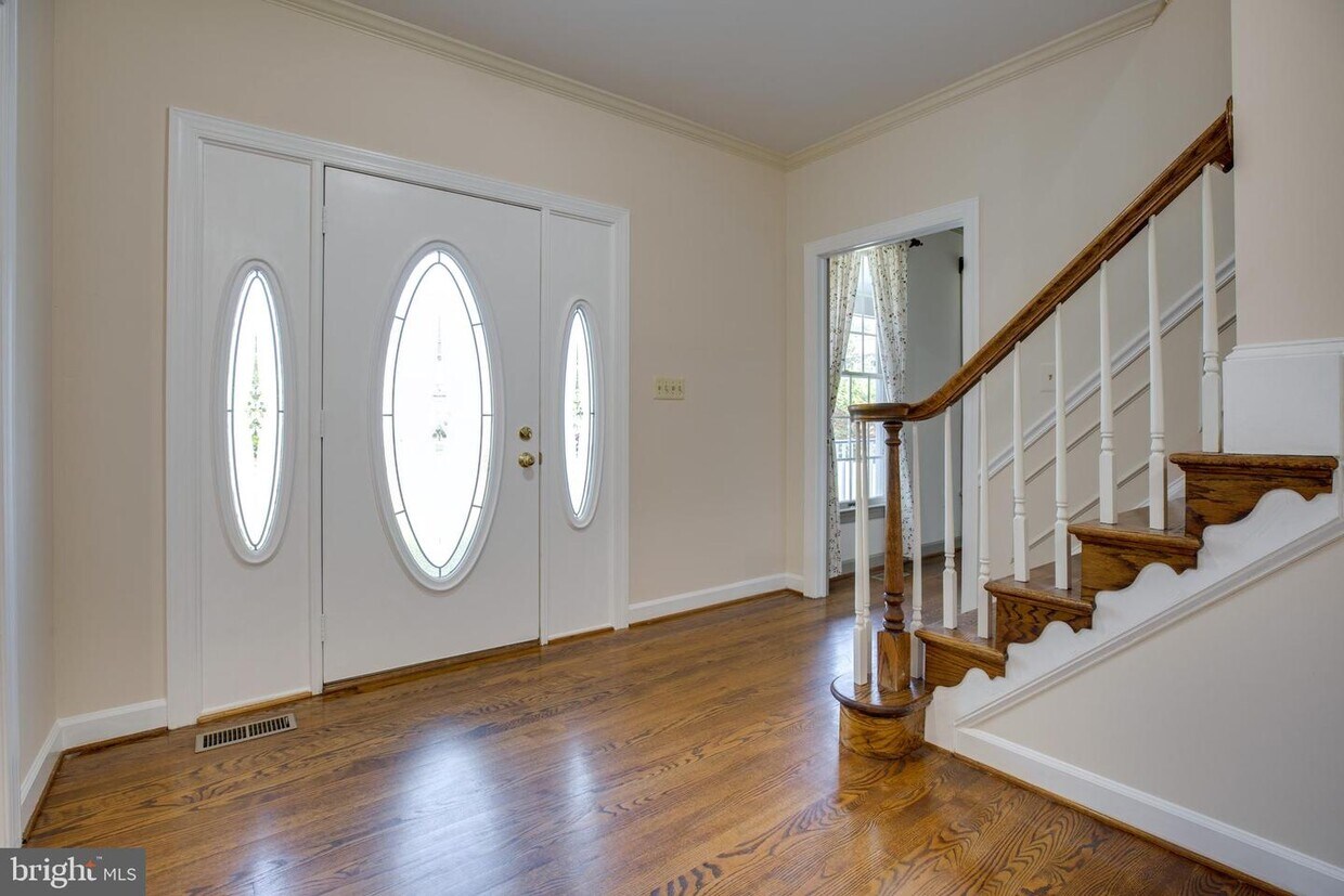 Primary Photo - 7154 Woodland Dr