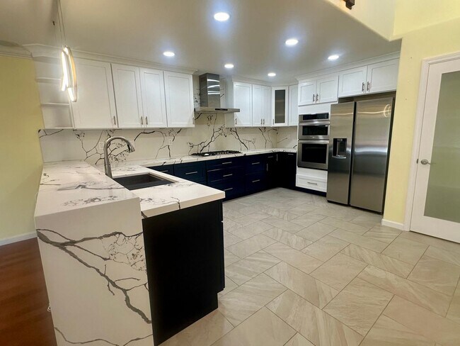 Foto del edificio - Beautiful 4 BEDROOM 3 BATH!