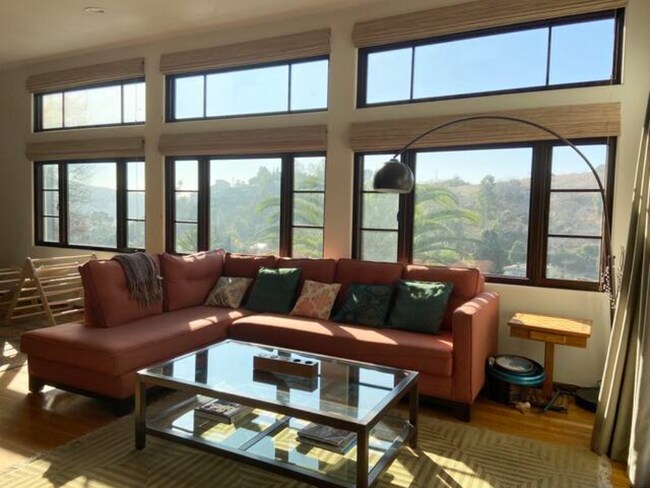 Foto del edificio - 4067 Glenalbyn Dr