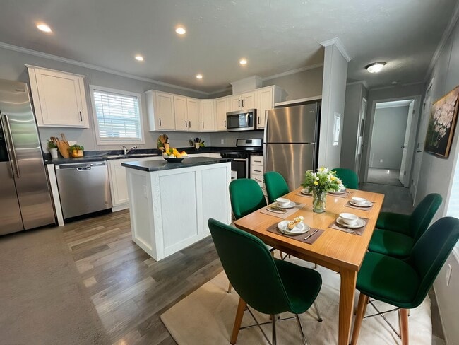 Building Photo - 16185 Notre Dame St