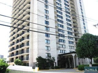 Foto principal - 1590 Anderson Ave