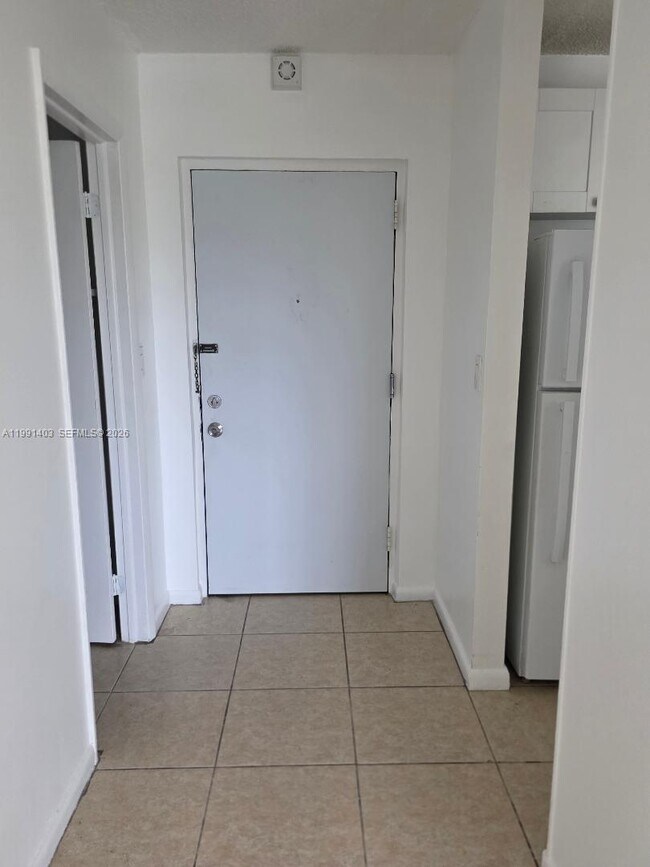 Foto del edificio - 14830 Naranja Lakes Blvd