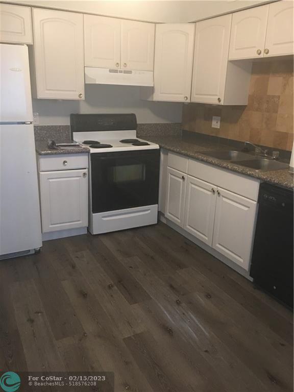 Primary Photo - 3031 NW 92nd Ave