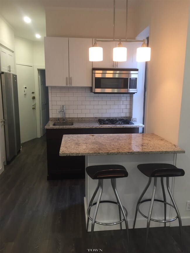 Foto del edificio - 128 E 83rd St