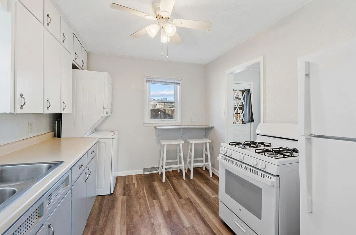 Foto principal - 1 Bed 1 Bath House for Rent!