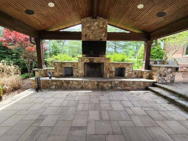 Foto del edificio - Gorgeous 4/3.5 with amazing back patio!