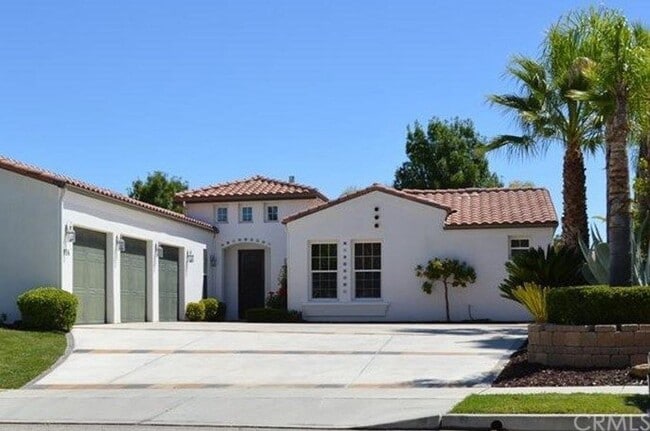 Foto del edificio - Luxury 4 Bedroom 3 Bath single family home...