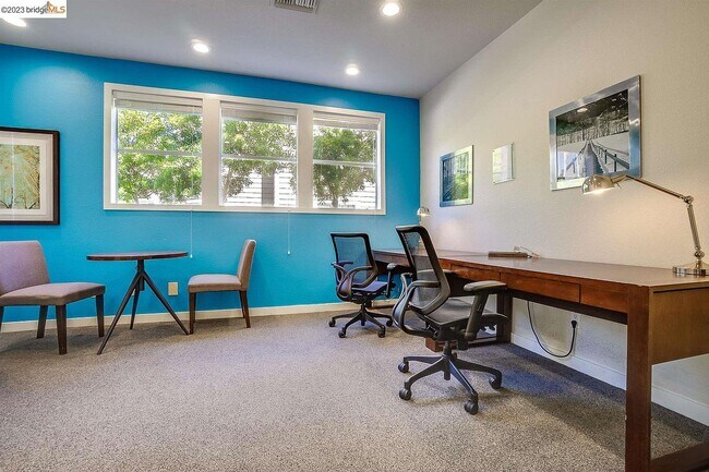 Foto del edificio - 6400 Christie Ave