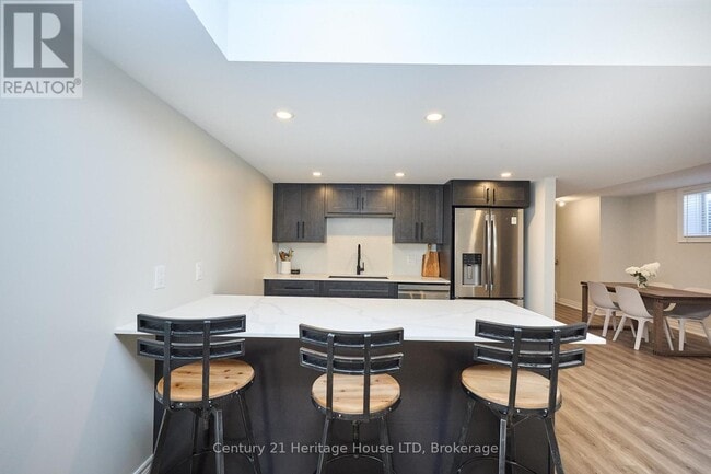 Building Photo - 439 Viking St