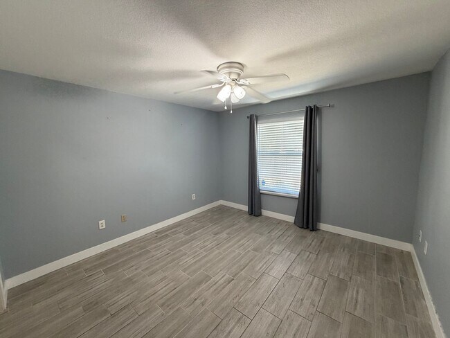 Building Photo - 555 E Silverado Ranch Blvd