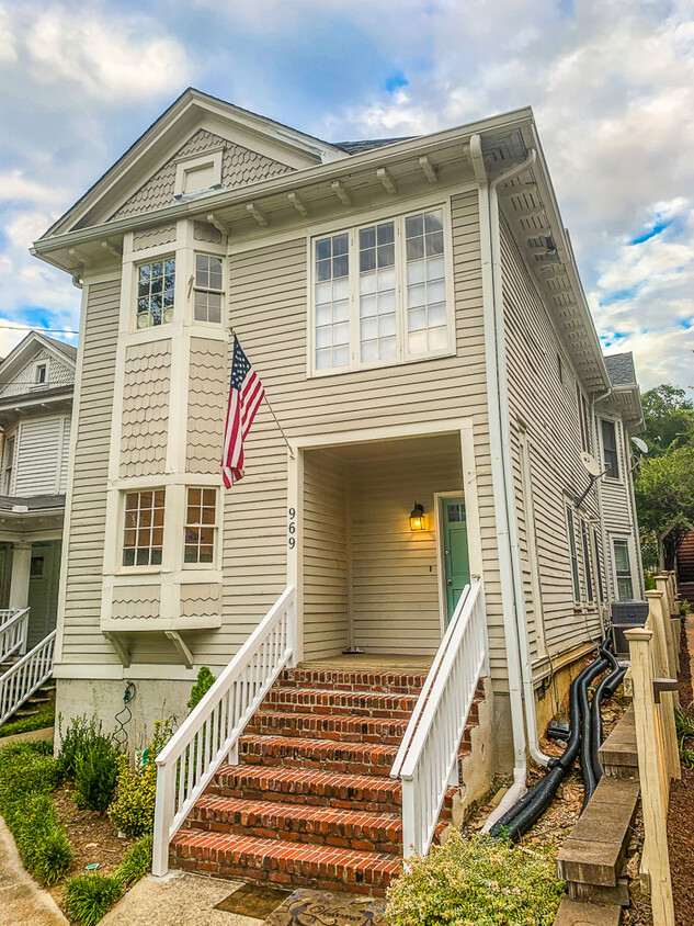 Primary Photo - Grand-Midtown Quadruplex