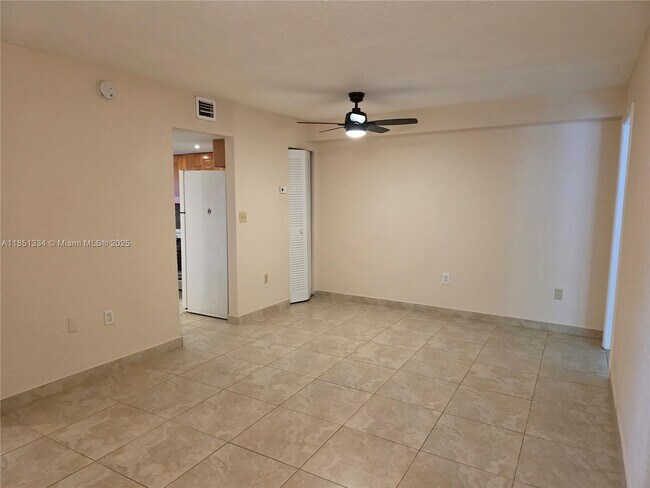 Foto del edificio - 6945 SW 111th Ct