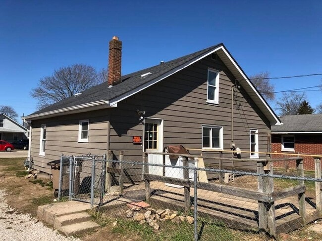 Building Photo - 321 Hege Ave