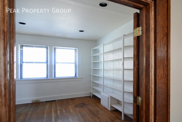 Building Photo - 211 E Northwood Ave