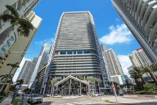 Foto del edificio - 1300 Brickell Bay Dr