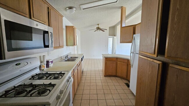 Foto del edificio - 21761 Wisteria St